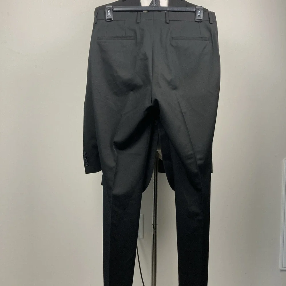 DKNY Mens Modern fit 2-pc Suit 40L 33W 32L Black Solid Stretch